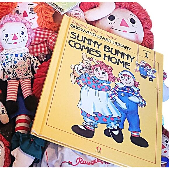 14 Vintage Raggedy Ann & Andy Dolls Plus 2 Books About Them Box Lot - Picture 10 of 15